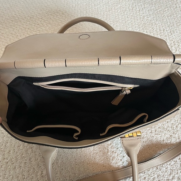 Beautiful leather Mackage handbag, perfect for spring! Brand new, never used! - Picture 4 of 6